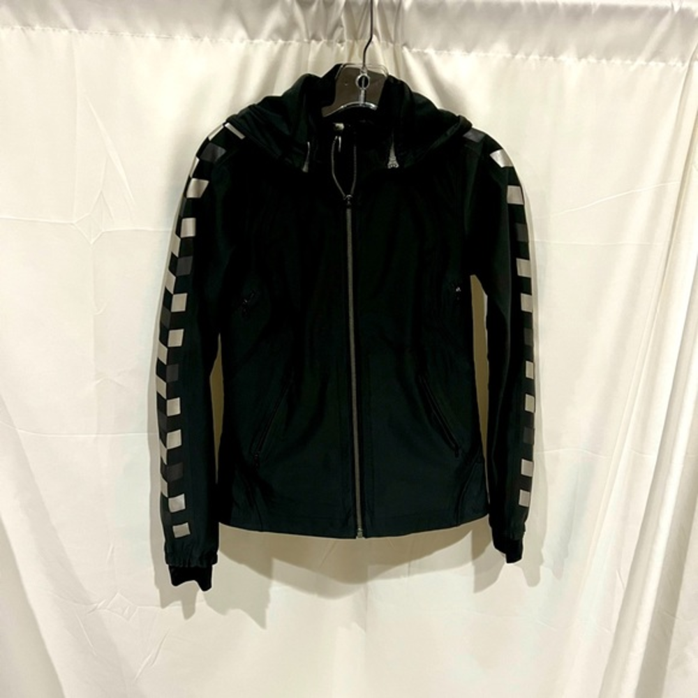 Lululemon size 4 thermal jacket‎ waterproof black